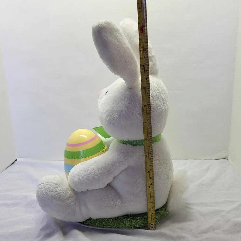 Hallmark Rockin Robin Animated Singing‎ Easter Bunny  Rabbit Chick Egg Plush EUC